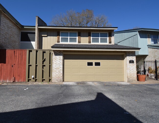 Photo - 323 E Main St Townhome