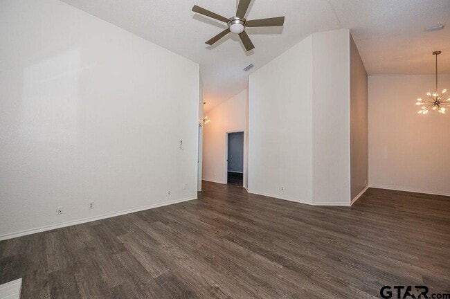 Photo - 5901 Hollytree Dr
