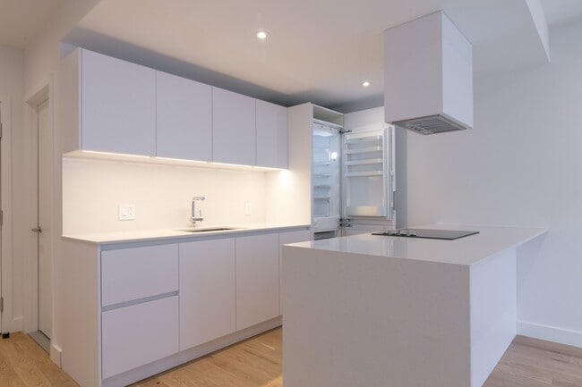 Building Photo - 3014 Avenue Van Horne Unit 23