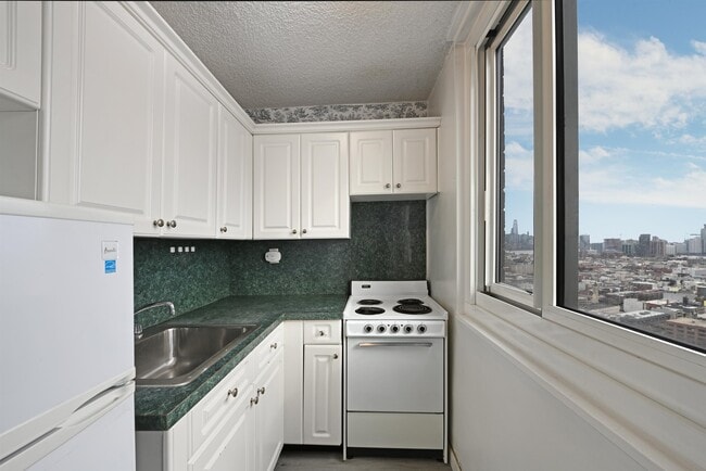 Photo - 100 Manhattan Ave Unidad 2015