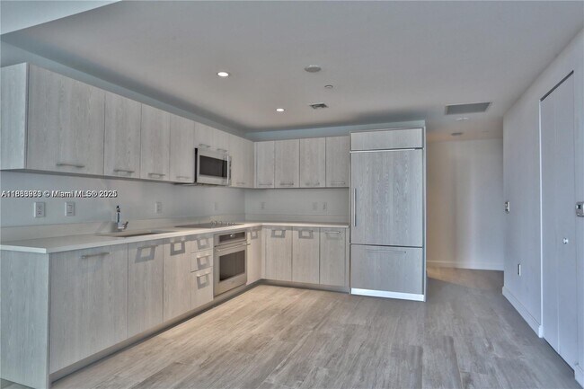 Photo - 55 SW 9th St Unidad 1910
