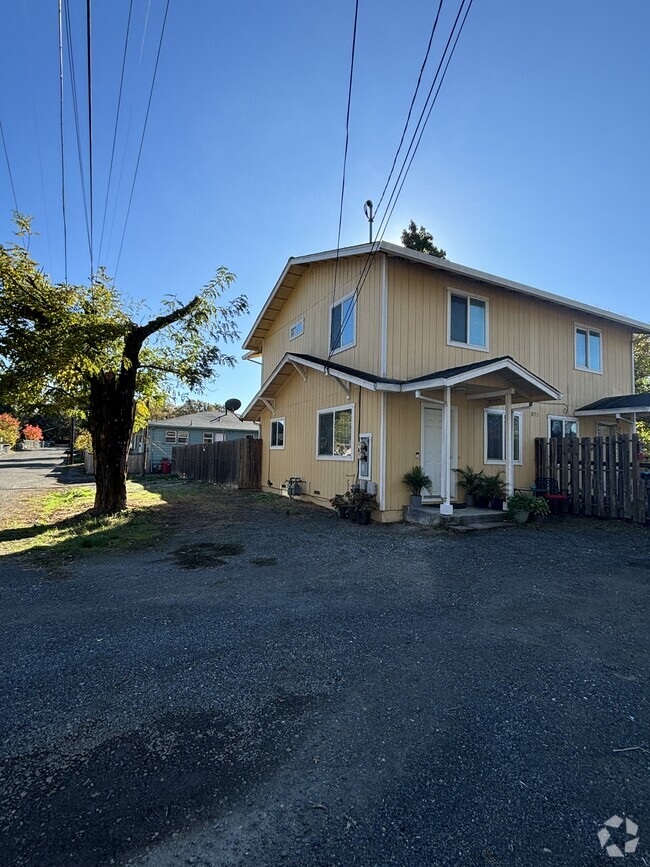 Building Photo - 271 Holly St Rental