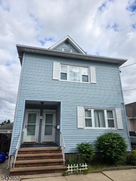 Building Photo - 327 7th St