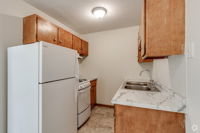 1BR, 1BA - 561SF- Kitchen
