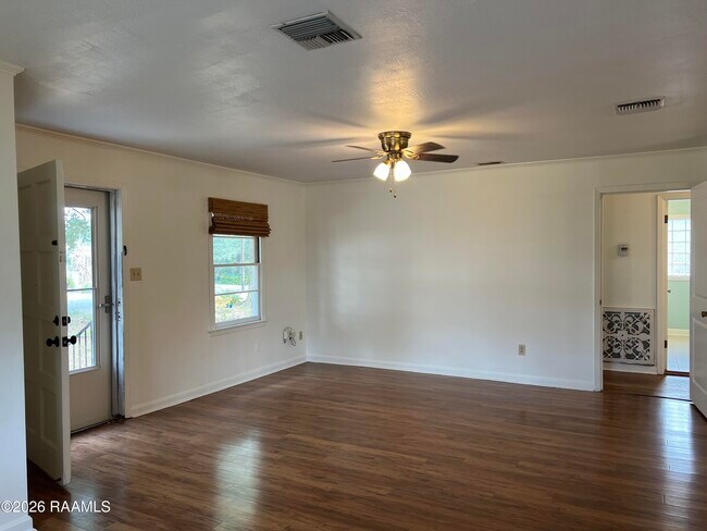 Photo - 215 Stephens St