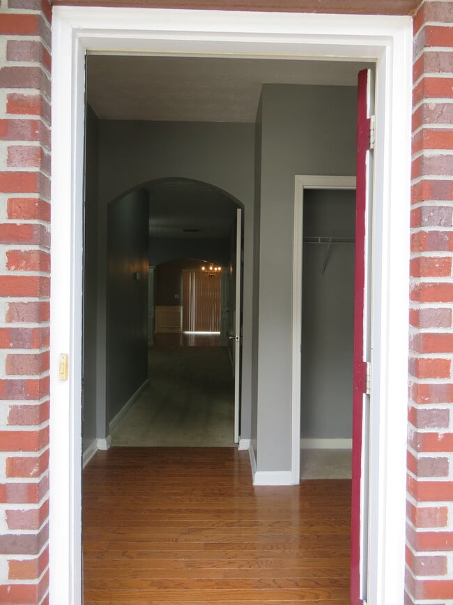 Photo - 2492 Emma Way