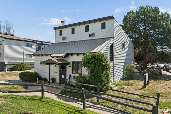 Clubhouse & Leasing Office