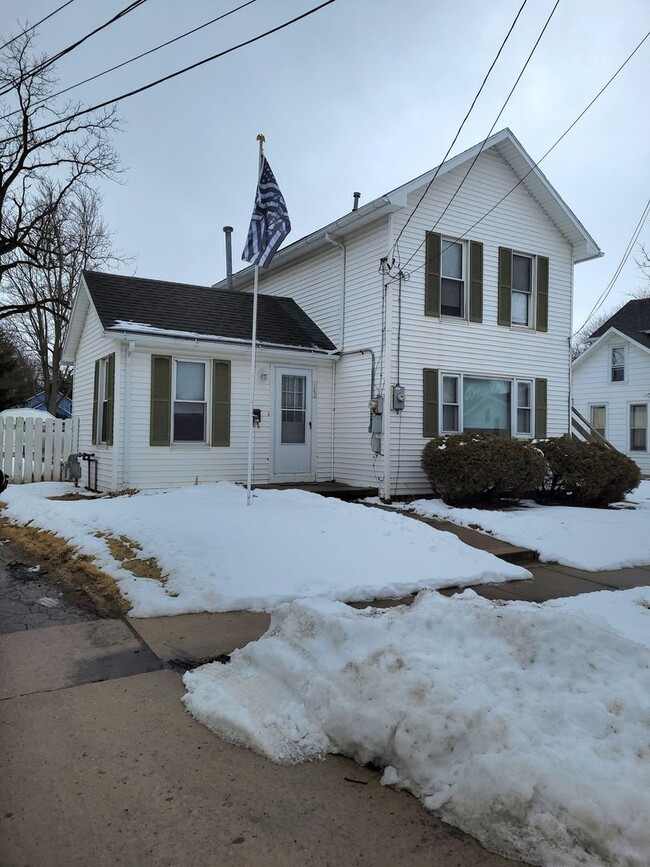Building Photo - Lower two bedroom near Downtown BG and City Park