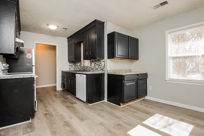 Photo - 102 Totem Ct