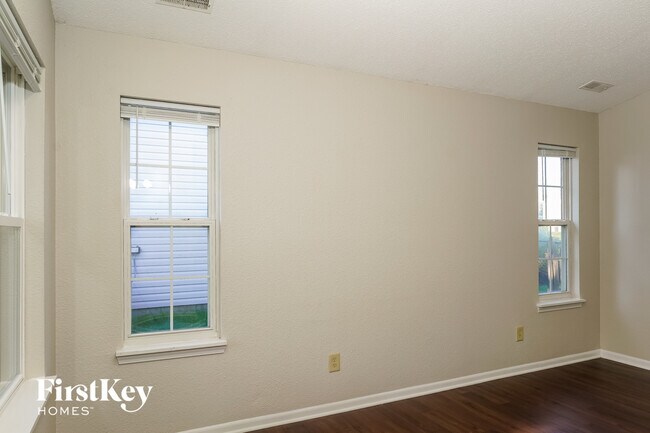 Photo - 1880 Long Lake Dr