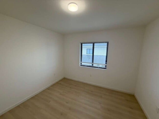 Photo - 552 NW 7th St