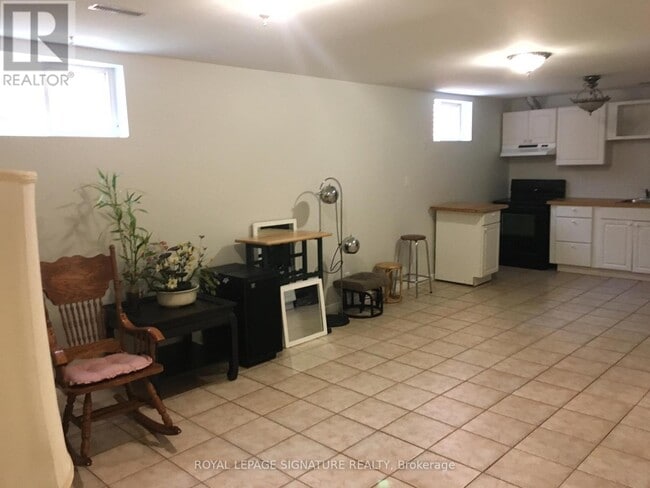 Photo - 885 Runningbrook Dr