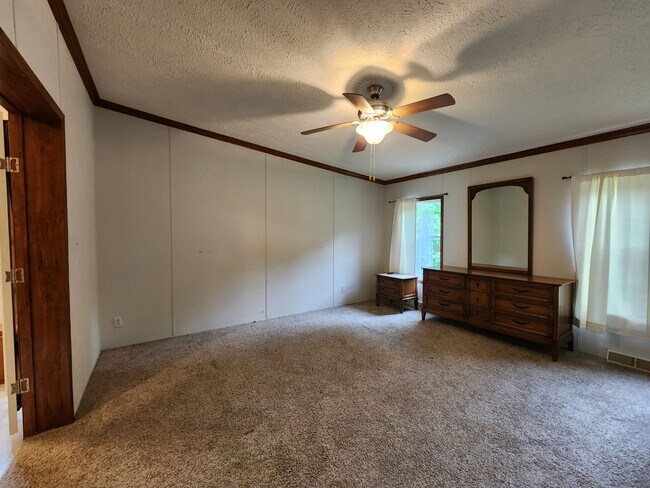 Photo - 118 April Ln