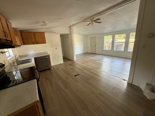 2160 Lee Rd 430