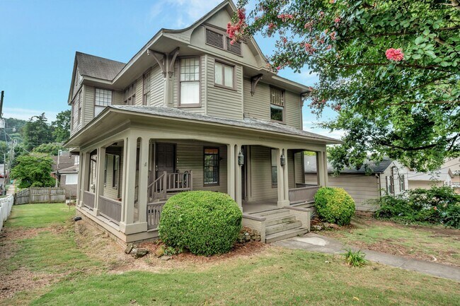 Photo - Aura on 14th