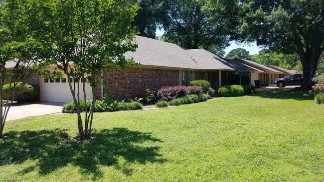 Photo - South Tyler! Beautiful 3 Bedroom, 2 1/2 Ba...