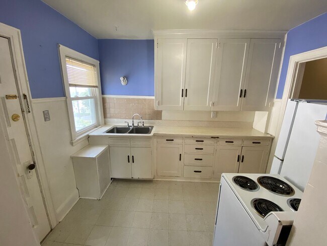 Photo - 908 E 4th St Unit 2