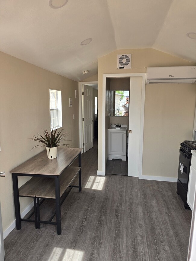 Photo - 2029 Englestad St