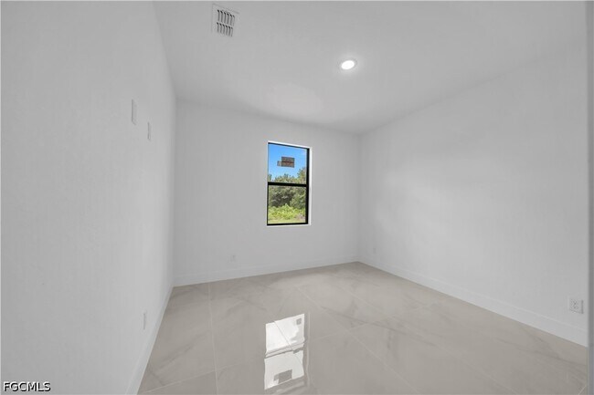 Photo - 2509 50th St W
