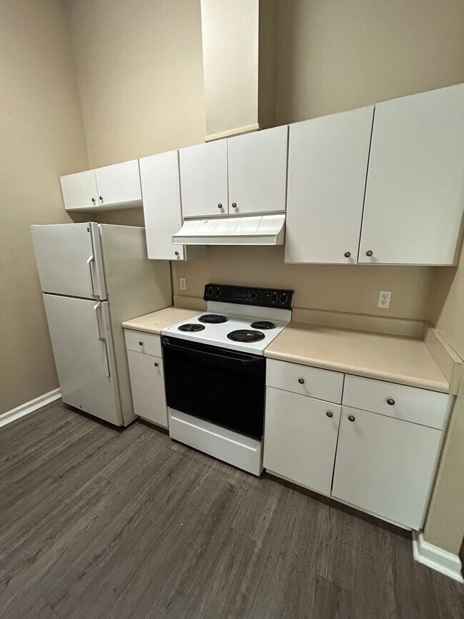 Photo - 2 bed/2 bath with new paint and flooring! Pets are welcome!