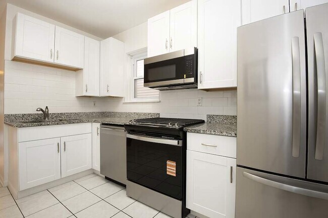 Photo - 3834 N Hermitage Ave Unit 1