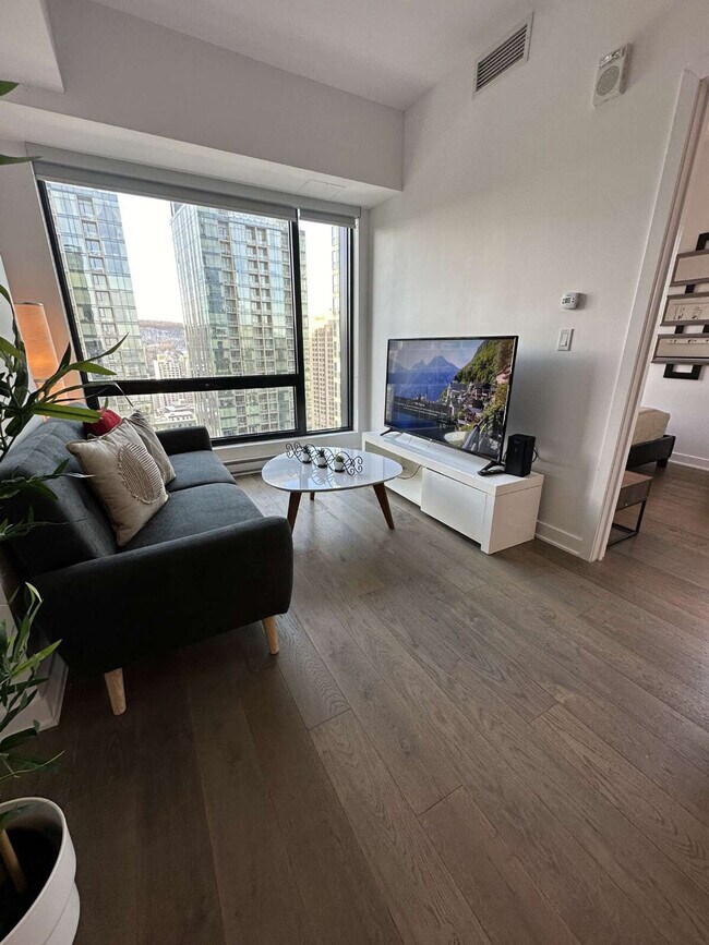 Photo - 100 Av. des Canadiens-de-Montréal Unit ID1261847P