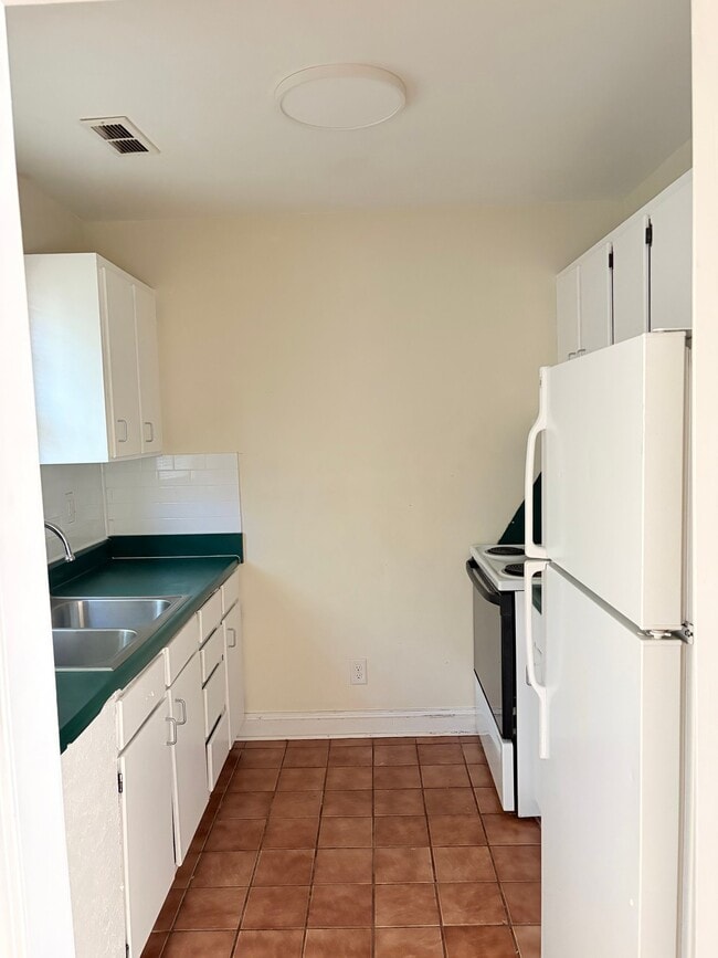Photo - 209 E 12th St