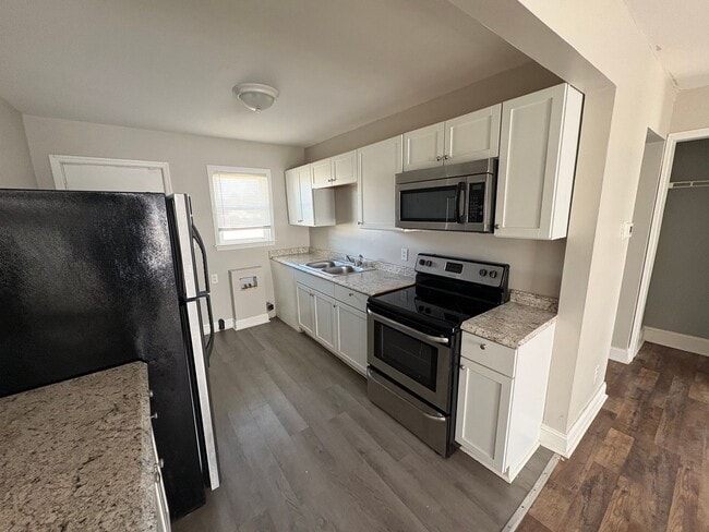 Photo - 2 Bedroom available now!! $900/month! Updated unit!!