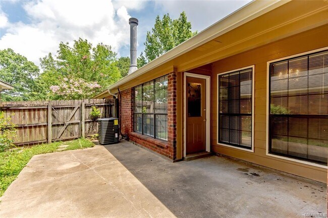 Photo - 189 S Burbank Dr