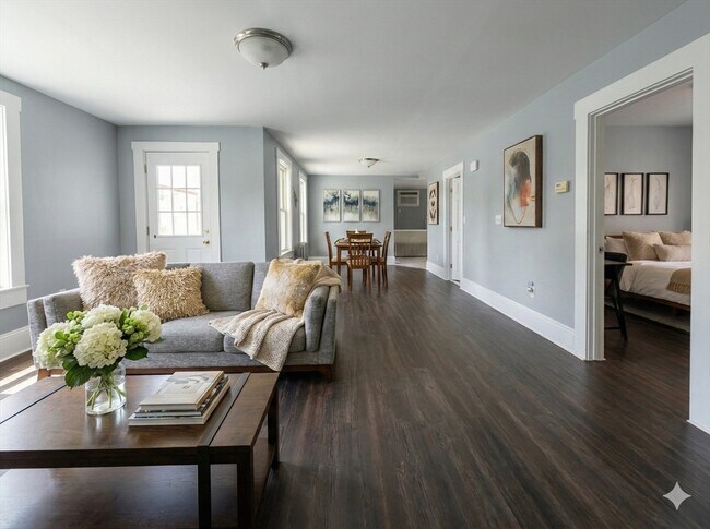 Photo - 596 Beacon St Unidad #2