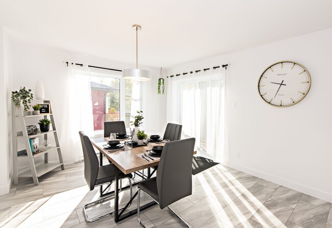 Building Photo - Roland-Audet