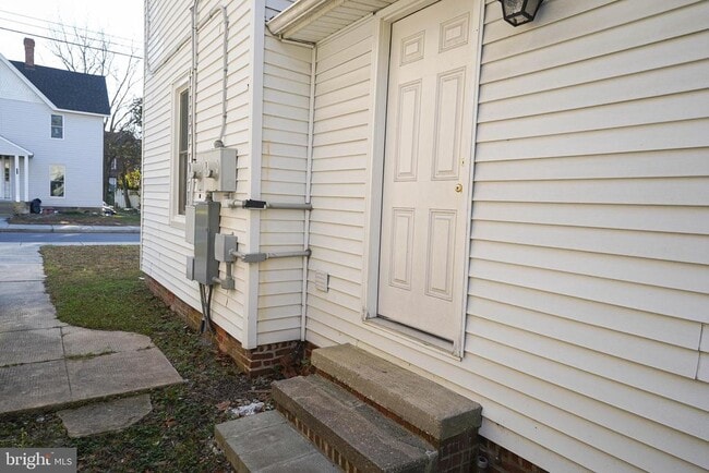 Photo - 231 Newton St