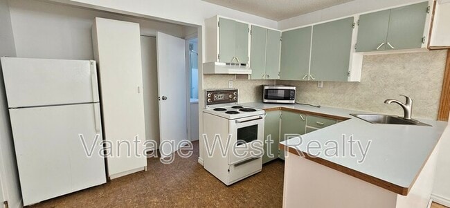 Photo - 1480 Leaside Ave