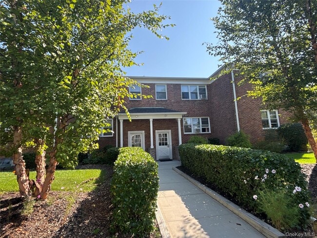 Building Photo - 37 Spruce St Unit 3