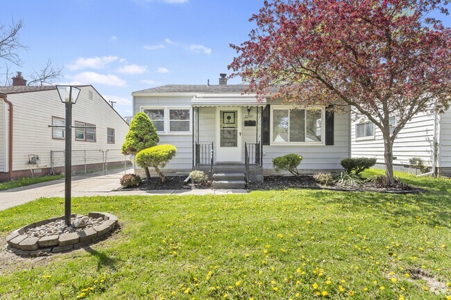 Building Photo - 22611 Hillock Ave Rental