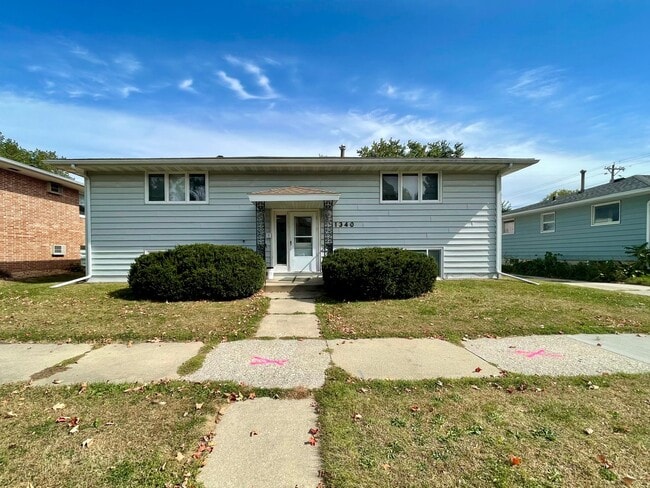 Building Photo - 1340 4th Ave SW Unit A1340-02