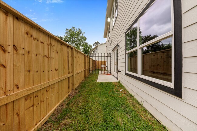 Photo - 7117 Springdale St