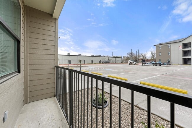 Building Photo - 2130 Aldine Mail Rte Rd Unit B102 Rental