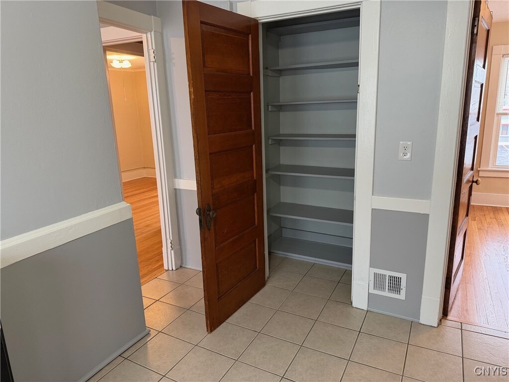 Photo - 812-814 Spencer St