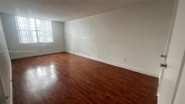 Photo - 494 NW 165th St