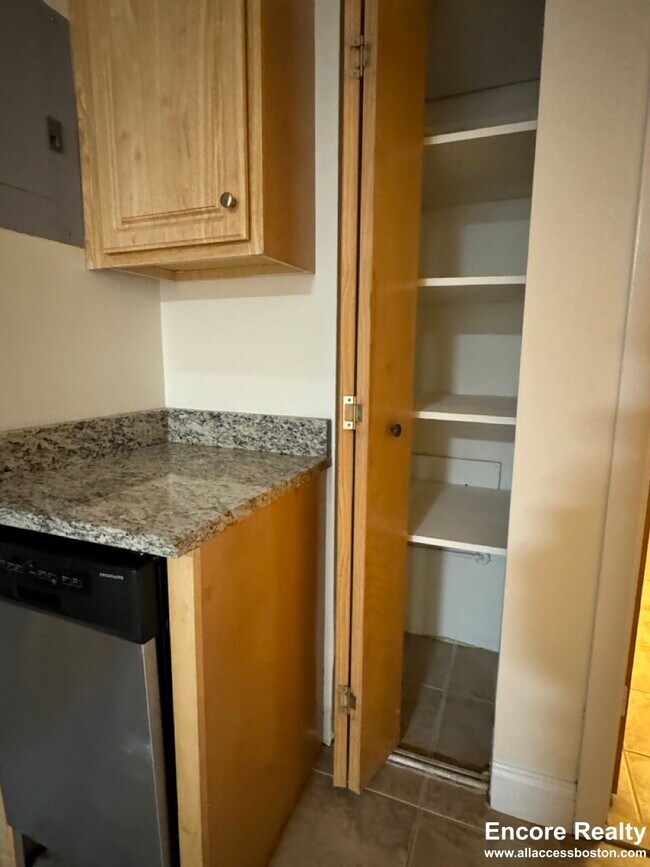 Photo - 94 Babcock St Unidad #P1