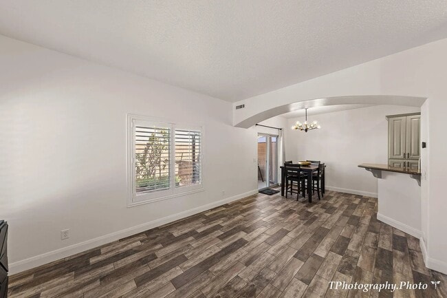 Photo - 2522 Manzoni Road
