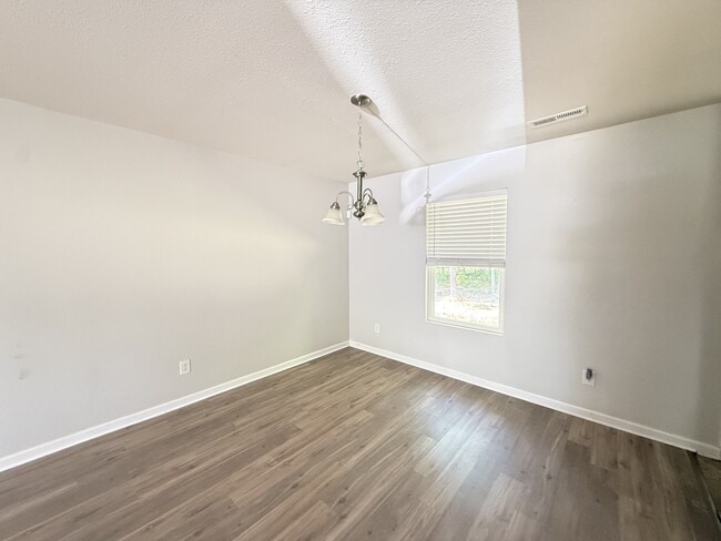 Photo - 408 Polly Dr