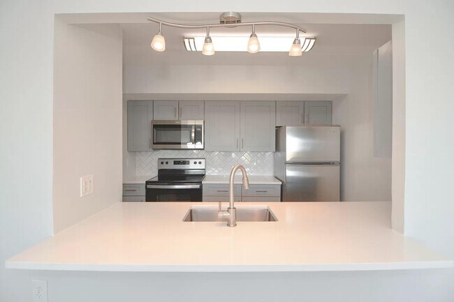 Photo - 1925 Commonwealth Ave