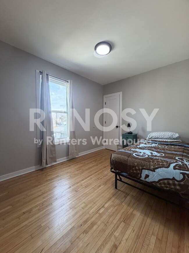 Photo - 2925 2nd Ave S