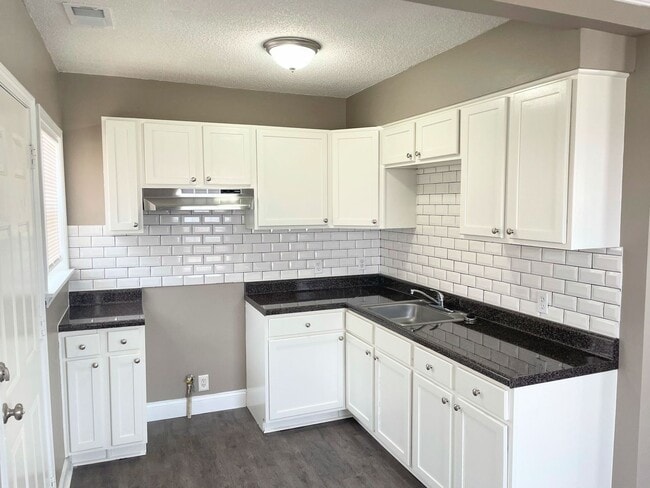 Photo - Charming 2 bedroom, 1 bathroom duplex