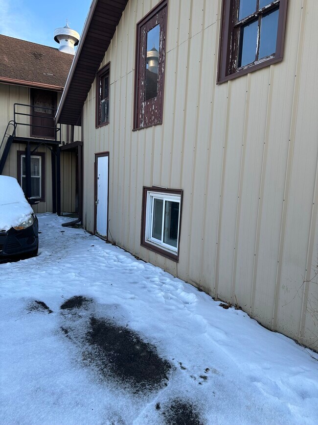 Photo - 305 W Railroad St Unit #3