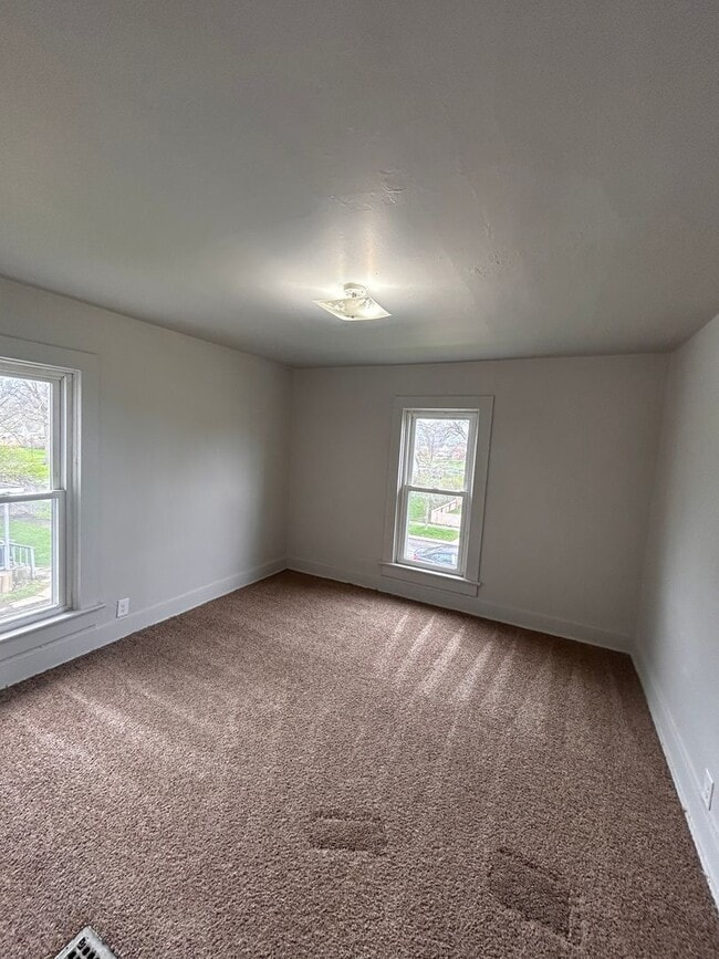 Photo - 1320 E Woodbine Pl