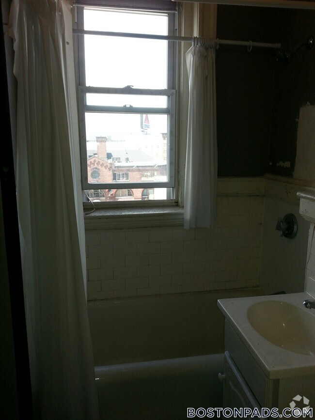 Building Photo - 1167 Boylston St Unit 36 Rental