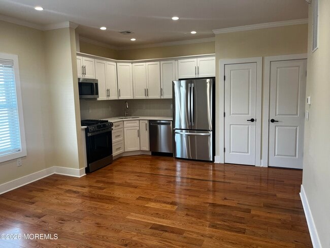 Building Photo - 2419 Bridge Ave Unit 201